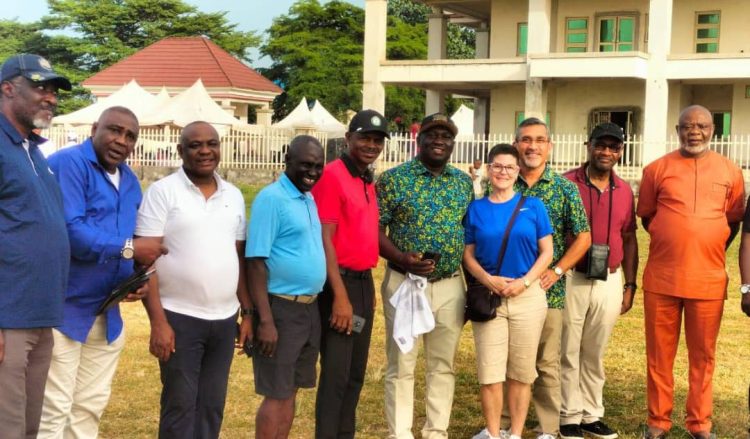 The celebrant, Rev. Fr Gabriel Ngbea ( 5th r) in a group photograph with the golfers and guests shortly after the kitty played in his honour in Lafia.